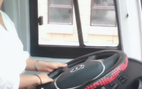 小姐姐开客车